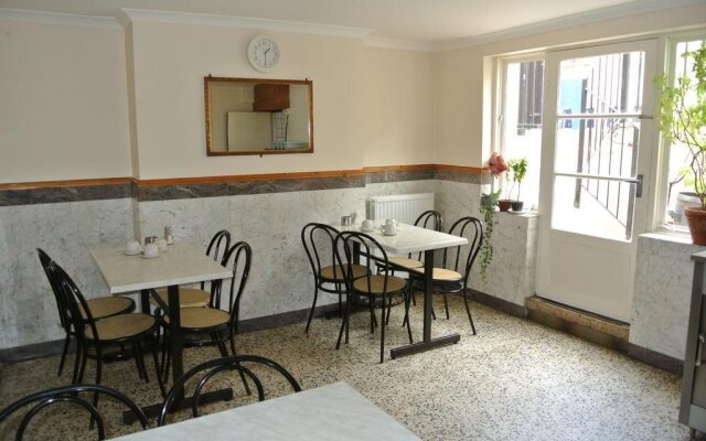 Belgrove Hotel