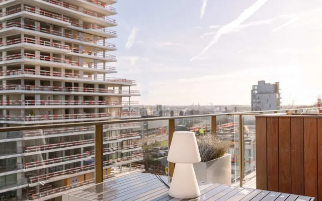 Brand new Apartment With Terrace in Sky Garden