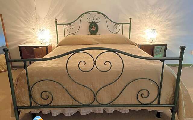 Lenzi’s Bottega and Gallery Suites