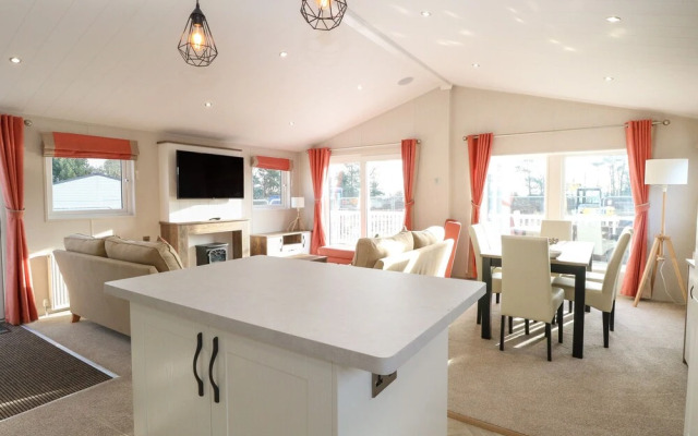 Broadland Sands Lodge