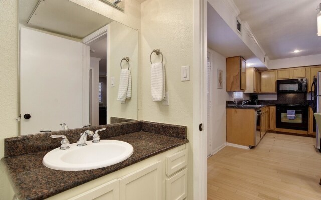 Austinstays Downtown Condo