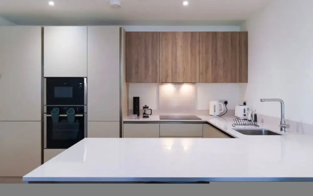 Luxury Manchester Apartment - Orange