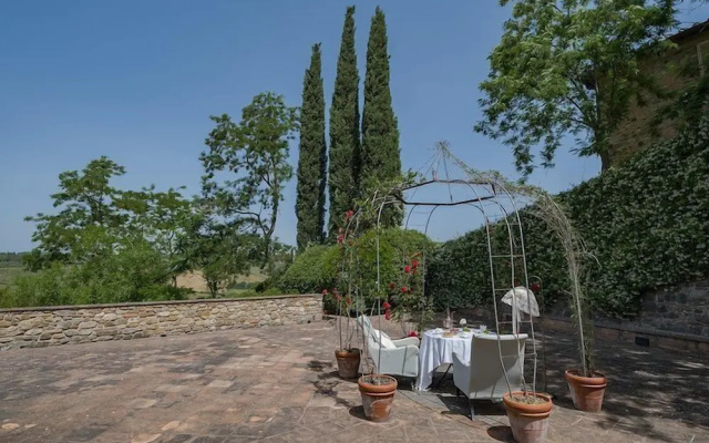 Villa Santella an Amazing Retreat Between Florence and Siena