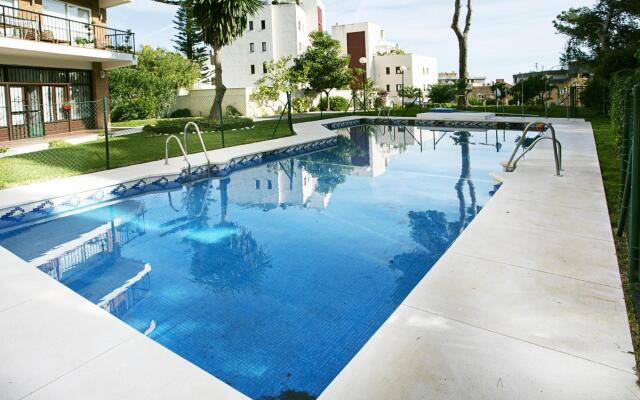 Center Garden & Pool