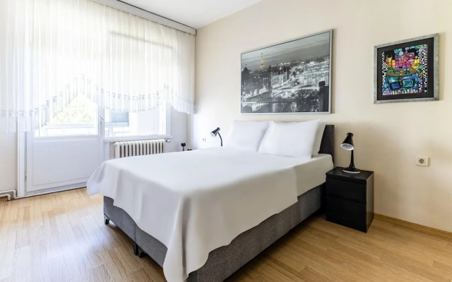 Spacious Flat w Balcony 3 min to Kadikoy Square