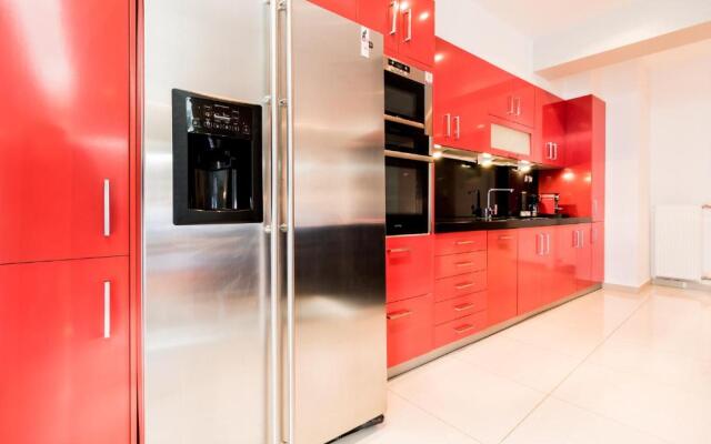 A Luxury Comfortable 2bdrm Apt in Athens