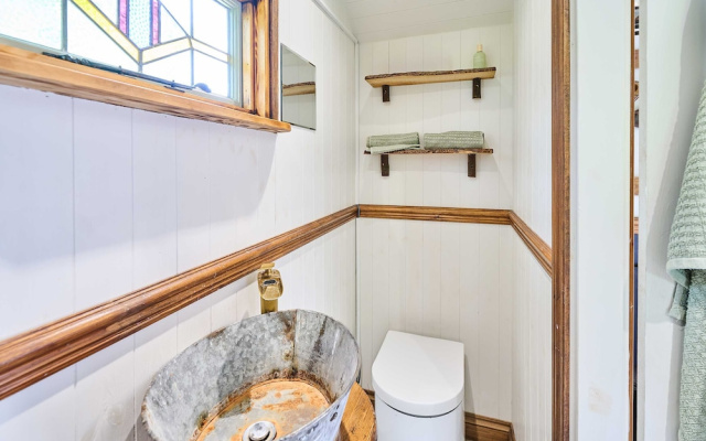 Host Stay Dipple Farm Shepherds Hut