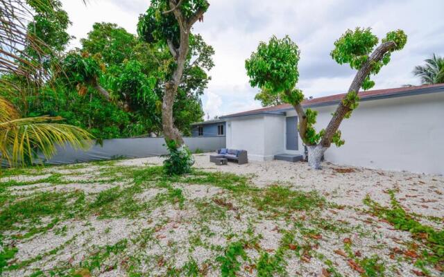 *Beautiful Family House 3 bd/2 bathrooms+backyard*