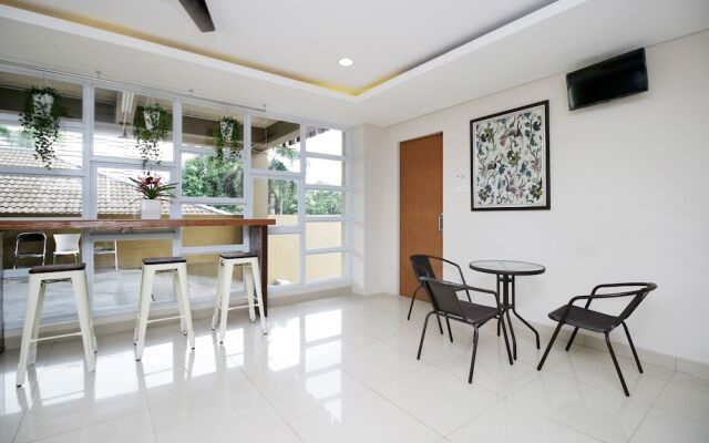 Airy Fatmawati Abdul Majid Raya 12 Jakarta