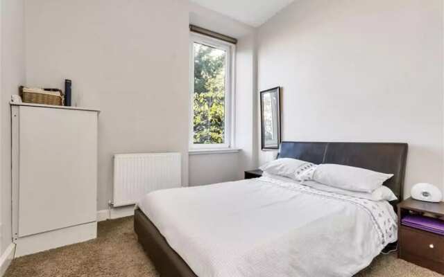 1 Bedroom Flat In Dalry
