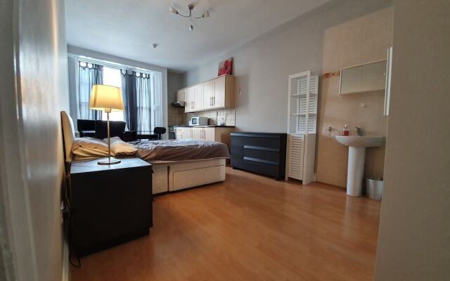 Studio Apartment in South Kensington 10