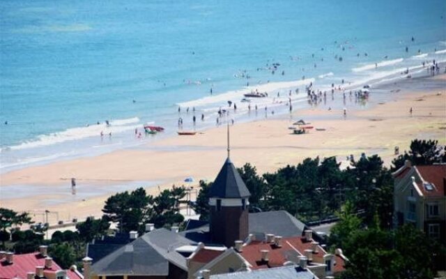 Qingdao Oceanside Hotel & Resort