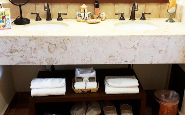 Charming 1BR With Ocean View in Cabo San Lucas