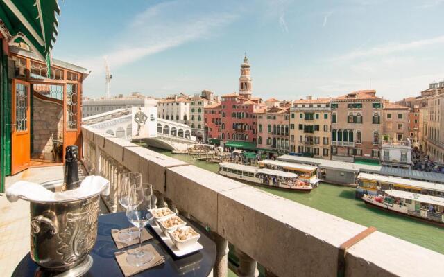 Rialto Terrace on the Grand Canal