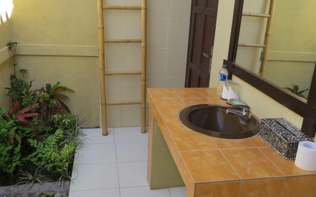 Man's Cottages and Spa – Bathroom – Pemuteran