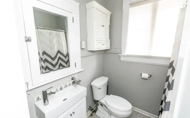 29th Street Trendy Lakeview Craftsman 8