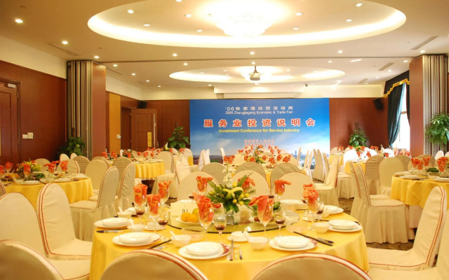 Zhangjiagang Guomao Hotel