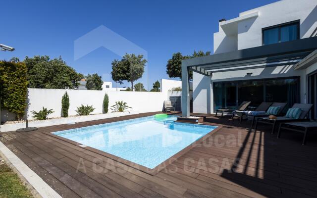 Aqua Villa by Acasadascasas