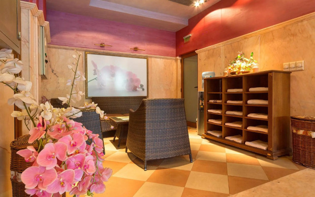 Club Central Hotel