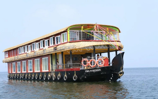 OYO 13525 HouseBoat My Trip Deluxe 3 BHK Private