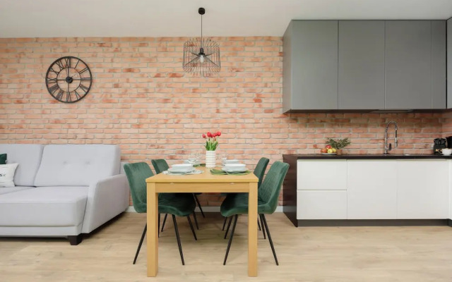 Green Apartment with Parking by Renters
