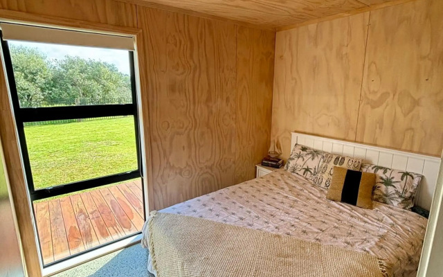 Black Beauty Retreat - Matarangi Holiday Home