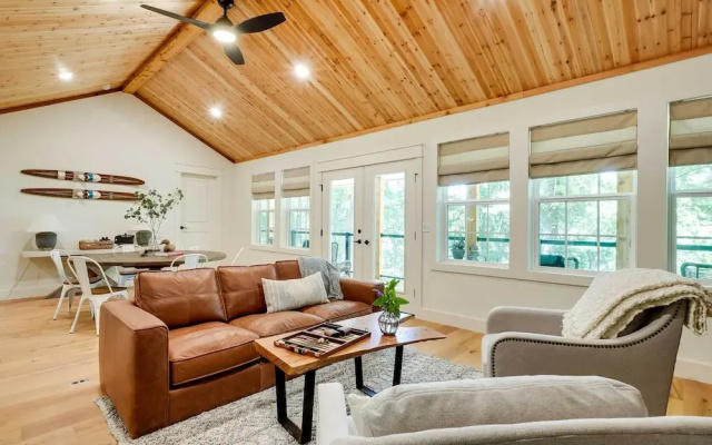 Spacious Home on Beaver Lake w/ Deck & Fire Pit!