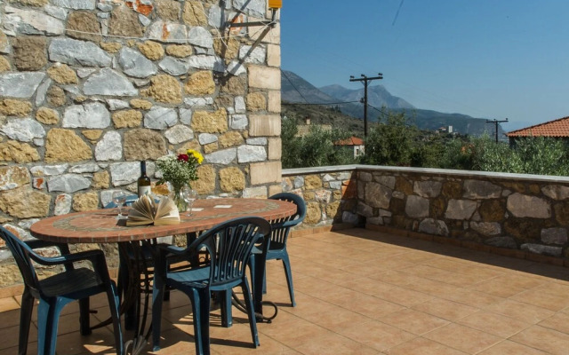 Kiveli - Comfy stone villa with seaview