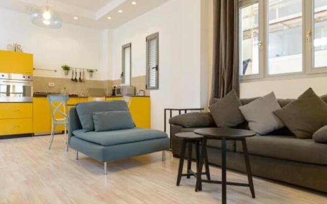 Beachfront 52 by Tlv 2 Rent