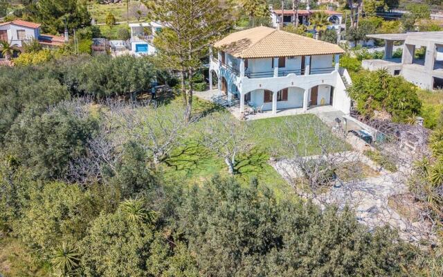Light-filled home with Garden near Beach