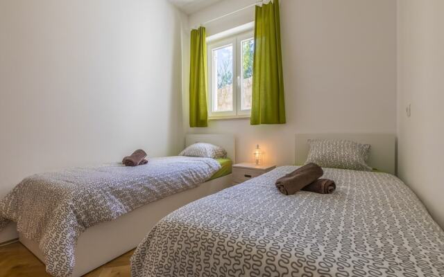 Apartment COLOR GREEN