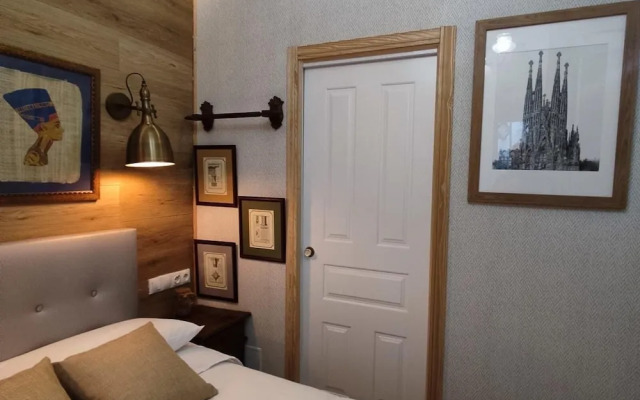 House with 9 private rooms