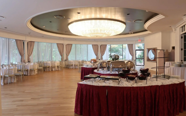 The Mansion at Glen Cove