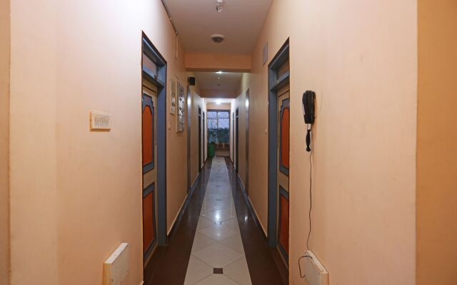 Capital O 6077 Hotel Ashraya