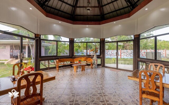 Hidden Coral Divers Club and Resort