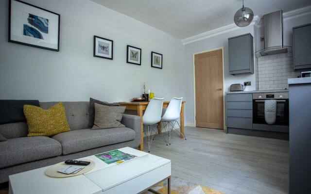 1 Bedroom Apartment With River Views