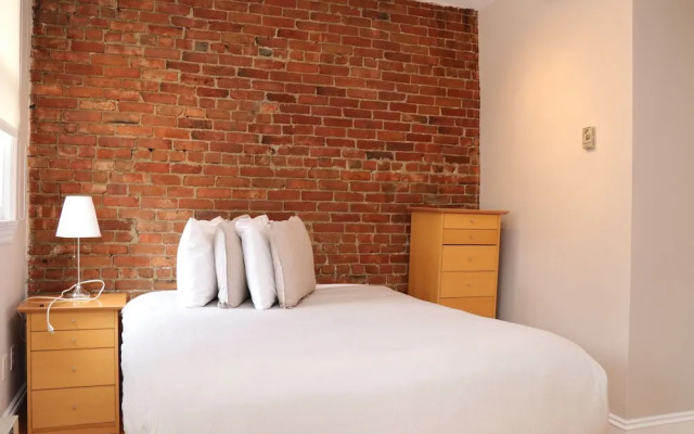 Maverick Suites at 402 Columbus Ave