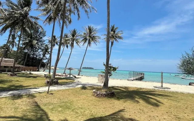 Arys lagoon bungalow & hotel