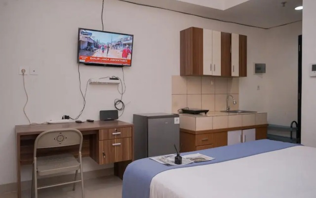 Minimalist And Spacious Studio Apartment At Paramount Skyline