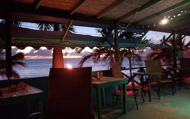 Orrie's Beach Bar Hotel