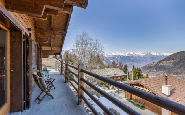 Chalet Capricorne -impeccable Ski in out Chalet With Sauna and Views – Outside – La Tzoumaz