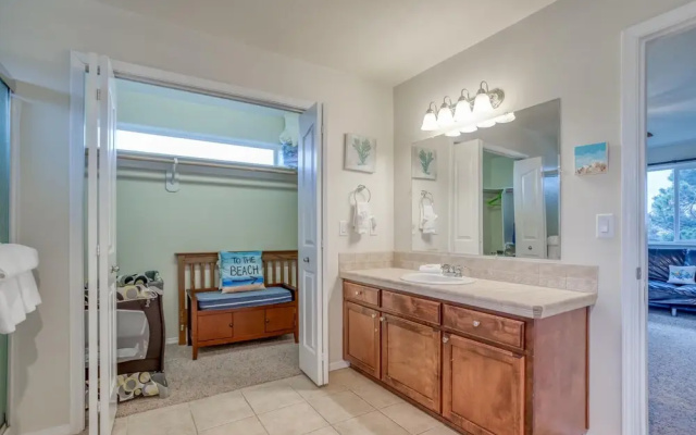The Blue Crab 4 Br home by RedAwning