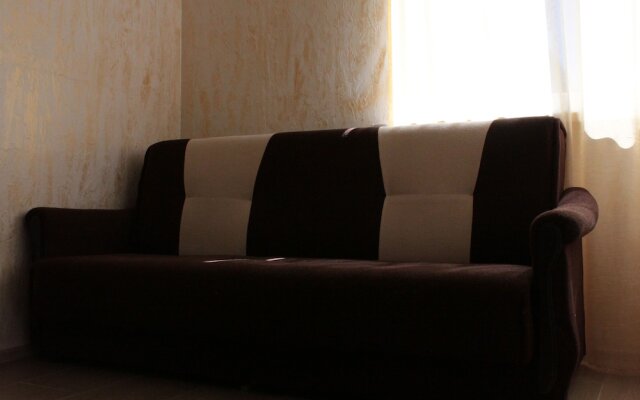 Apartment on Kamyshovaya 41, apt 2