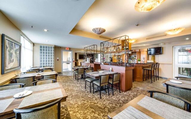 Monte Carlo Inn Oakville Suites