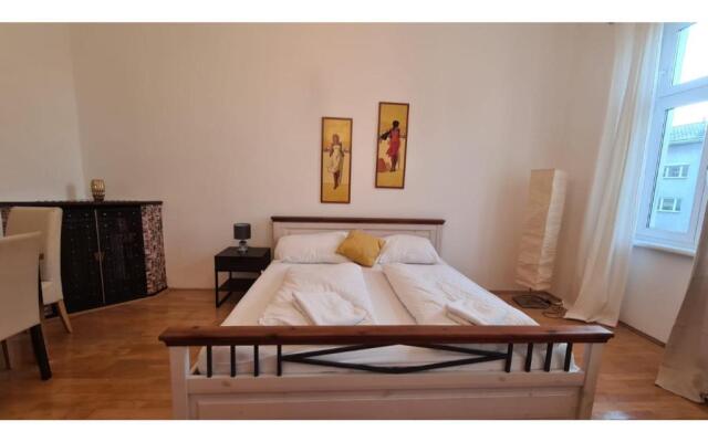 Cheerful 2BR Apartment - suitable for Longstays