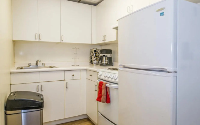 Cozy Studio + Train | Theatre District | Evonify