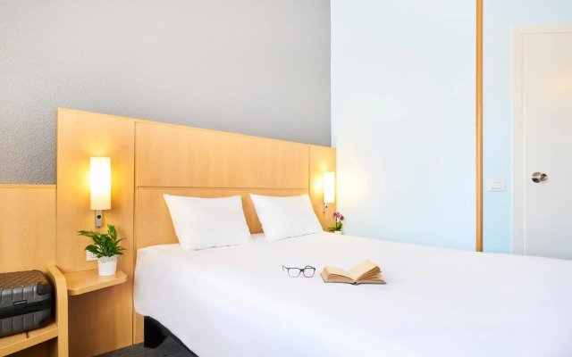 ibis Como