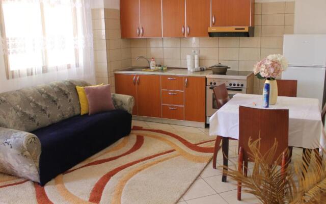 Bledi's Cozy Apartment in New Blvd