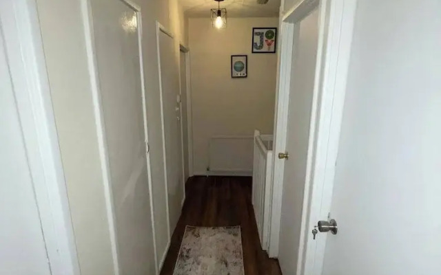 3 Bedrooms - 6 Guests - Parking - Fireplace - Bbq