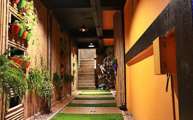Baan Chalok Hostel